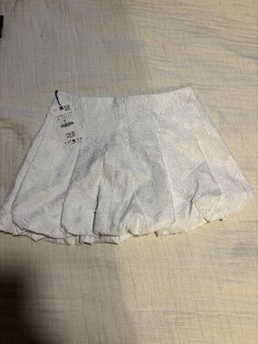 ZARA Mini skirt, white floral pattern, womans size S *NEW*